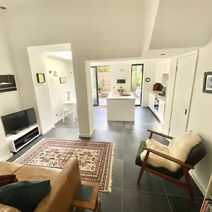 https://stunning-apartment-with-garden-in-the-heart-of-hackney.brighton-hotels-england.com