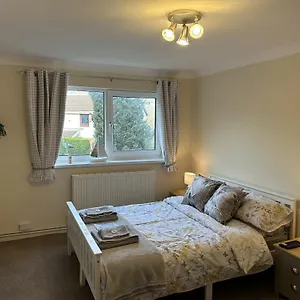 https://35-southerndown-avenue.cardiffhotelswales.com