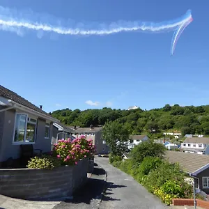 https://sea-view-bungalow.cardiffhotelswales.com